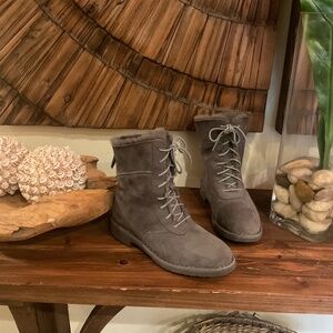 UGG Women’s Lace Up Shearling Sheepskin Suede High Top Combat Gray Boots, 6